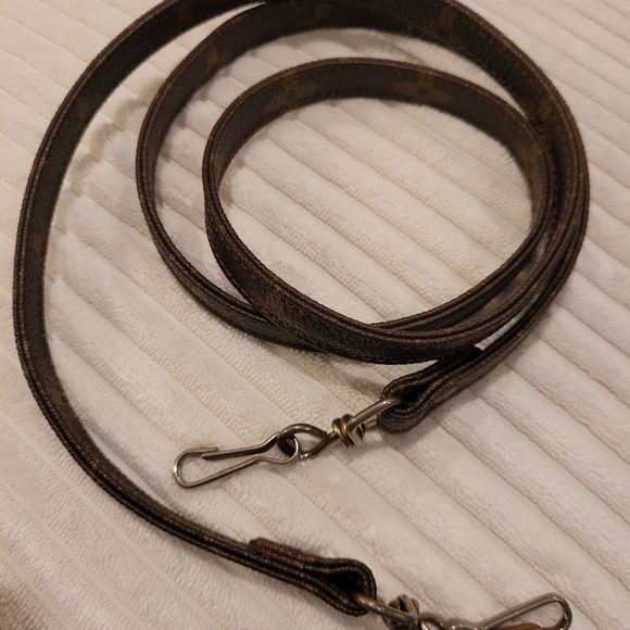 Louis Vuitton Monogram Strap - Picture 5 of 9